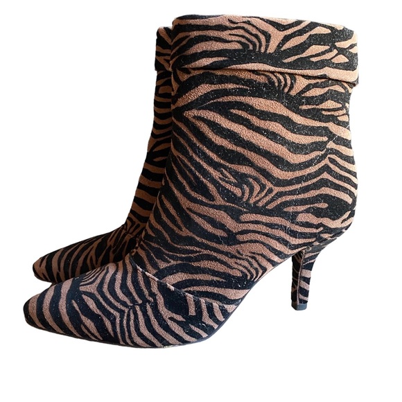 Vince Camuto Shoes - Vince Camuto Amvita Point-Toe Bootie Leopard Print Size 8M